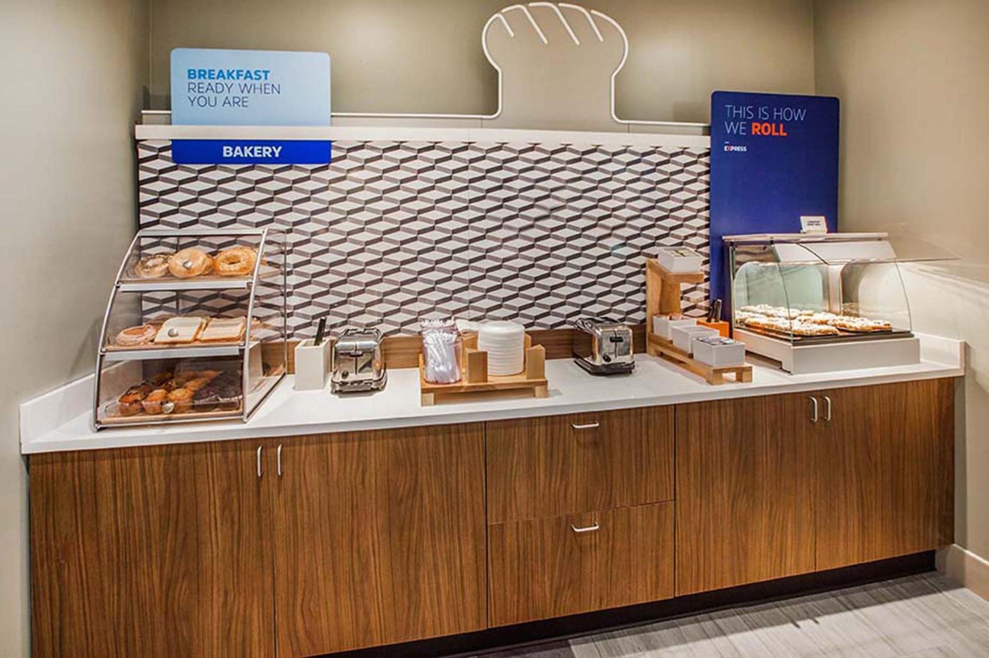 Holiday Inn Express Cleveland Airport - Brook Park By Ihg Exteriér fotografie