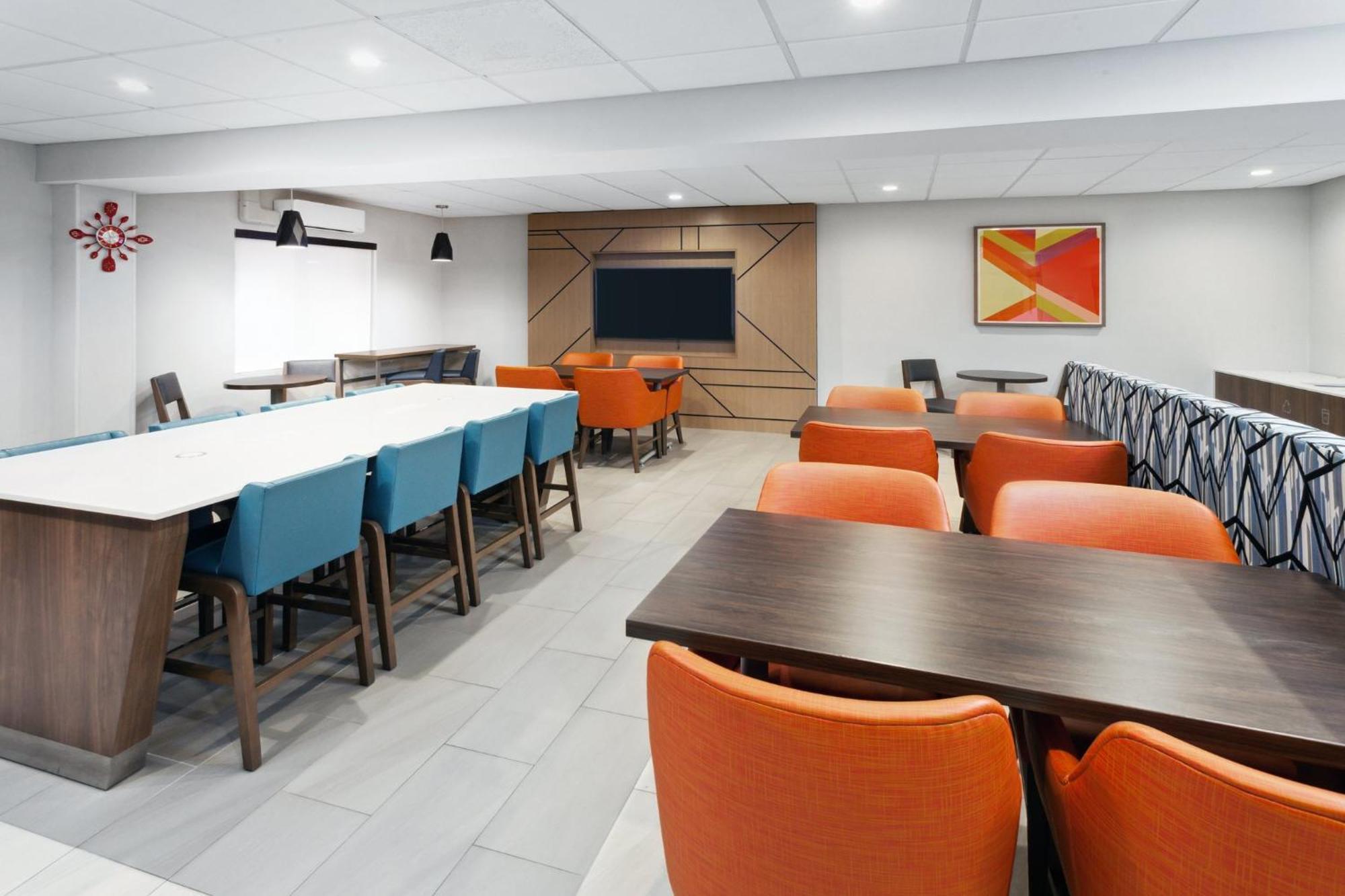Holiday Inn Express Cleveland Airport - Brook Park By Ihg Exteriér fotografie
