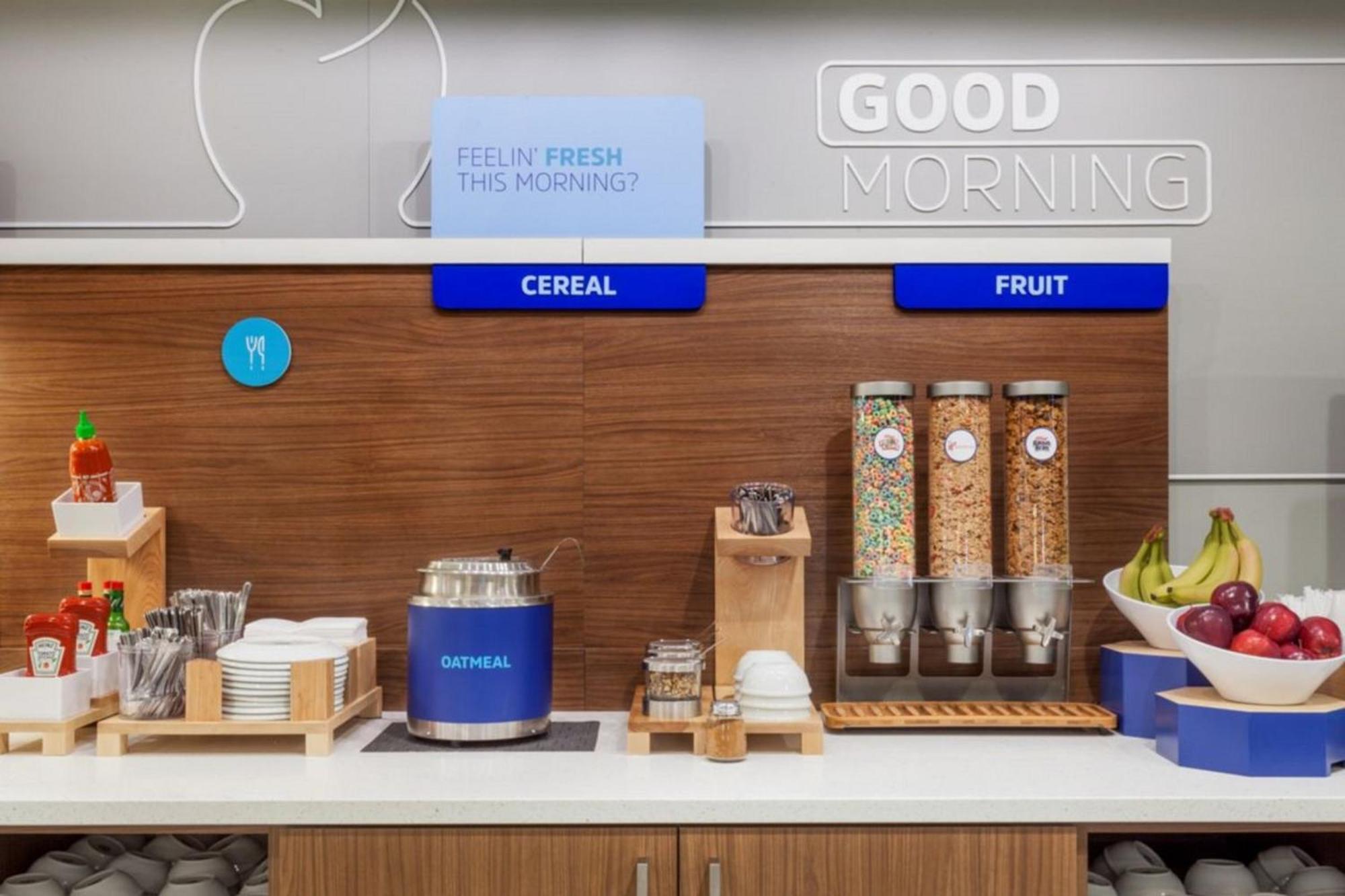Holiday Inn Express Cleveland Airport - Brook Park By Ihg Exteriér fotografie