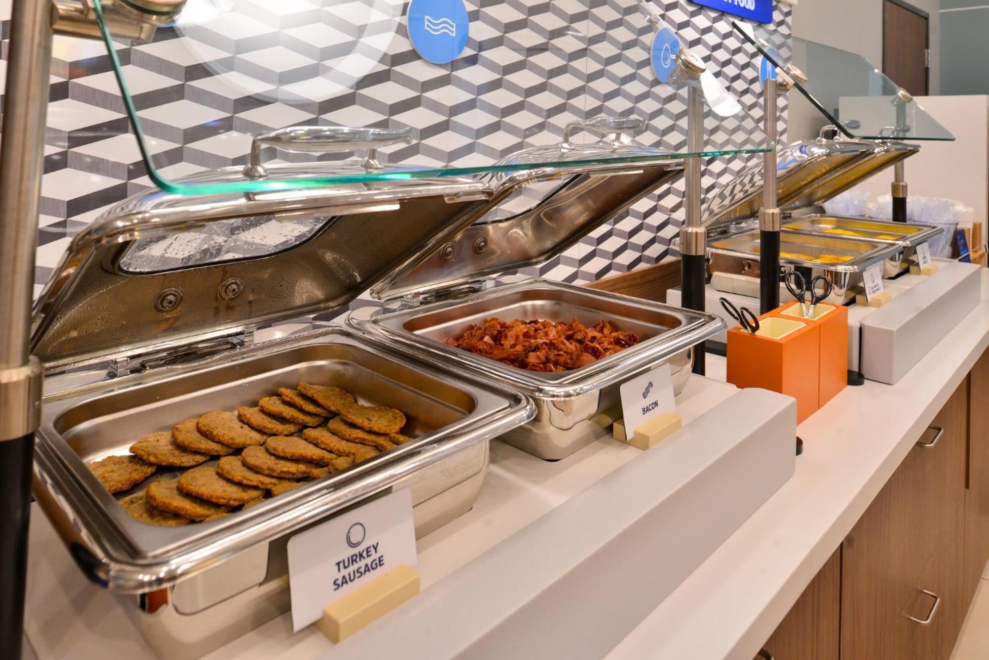 Holiday Inn Express Cleveland Airport - Brook Park By Ihg Exteriér fotografie