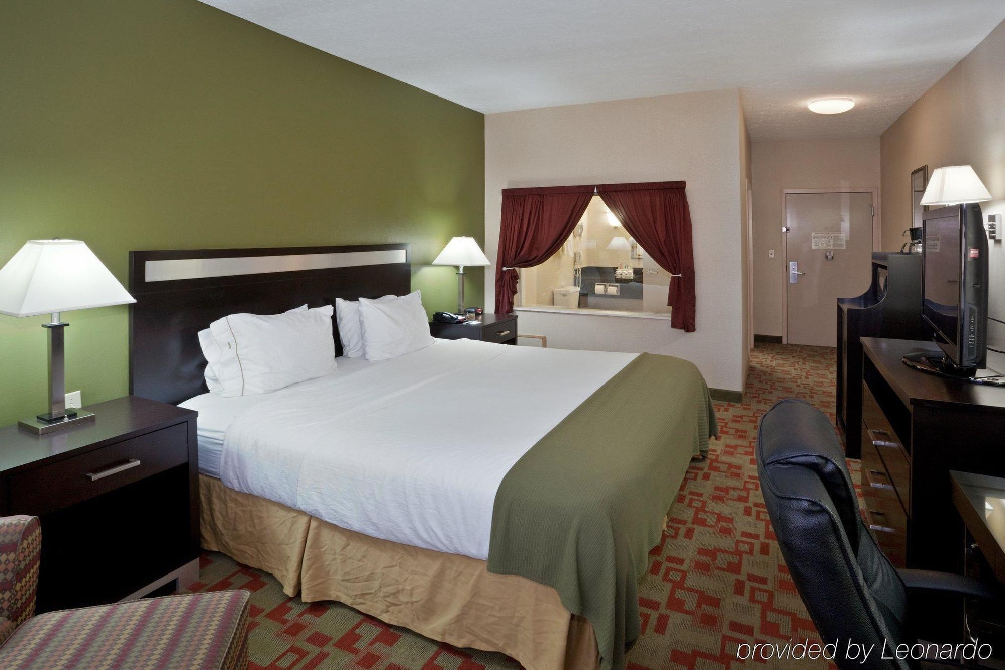 Holiday Inn Express Cleveland Airport - Brook Park By Ihg Pokoj fotografie